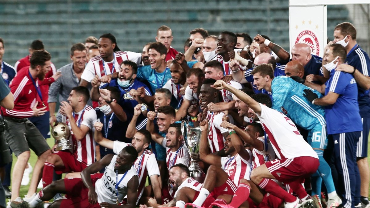 Έτσι πανηγύρισαν το Κύπελλο οι παίκτες του Ολυμπιακού – ΦΩΤΟ