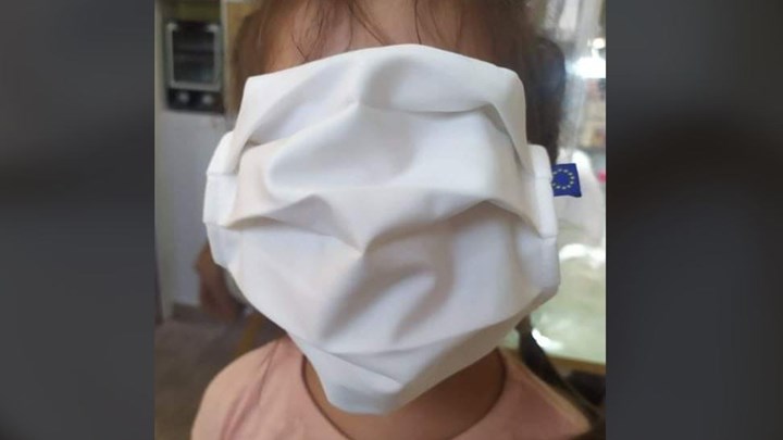 ΚΕΔΕ: Διακόπτεται η παραγωγή μασκών για τους μαθητές μετά το σάλο για τις διαστάσεις τους