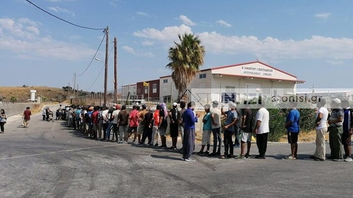 Λέσβος: 800 πρόσφυγες και μετανάστες στον νέο καταυλισμό του Καρά Τεπέ – 21 θετικοί στον κορονοϊό