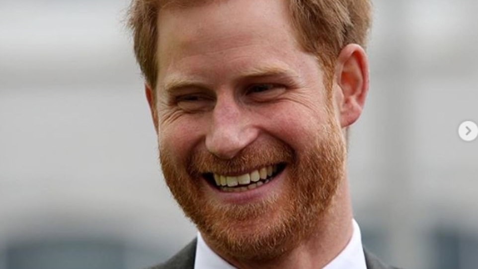 Γενέθλια για τον πρίγκιπα Χάρι – “Βροχή” ευχών από τους γαλαζοαίματους που… ξέχασαν τη Μέγκαν