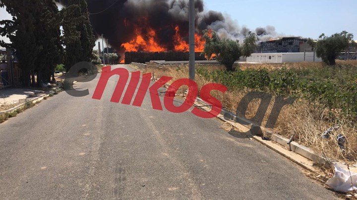 Μεγάλη φωτιά στον Ασπρόπυργο – Οι πρώτες εικόνες – ΦΩΤΟ και βίντεο αναγνωστών