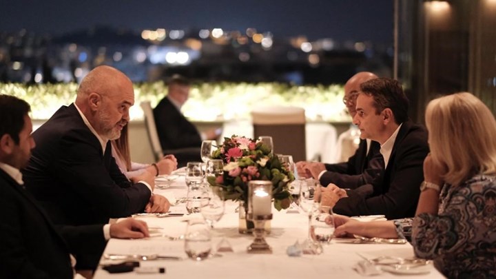 Τι συζητήθηκε στο δείπνο Μητσοτάκη – Ράμα