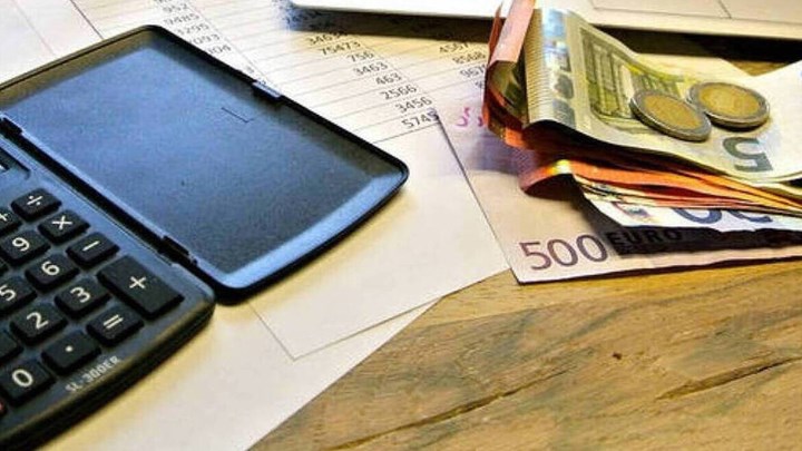 Μείωση ασφαλιστικών εισφορών: Τι κερδίζουν εργαζόμενοι και εργοδότες – Από πότε θα ισχύσει