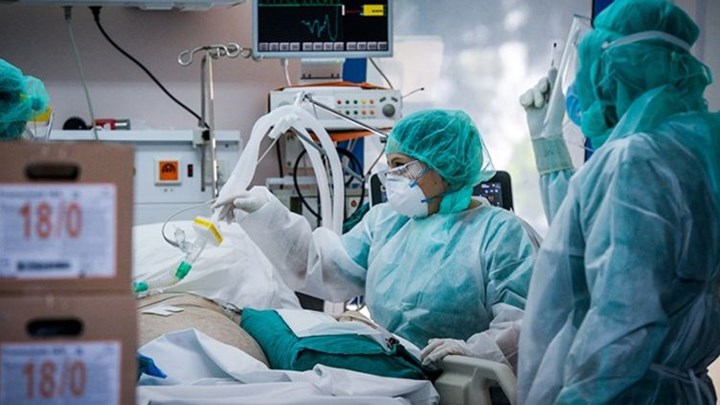 Κορονοϊός: Ανησυχία για την αύξηση των διασωληνωμένων – Ανοιχτό το ενδεχόμενο νέου lockdown