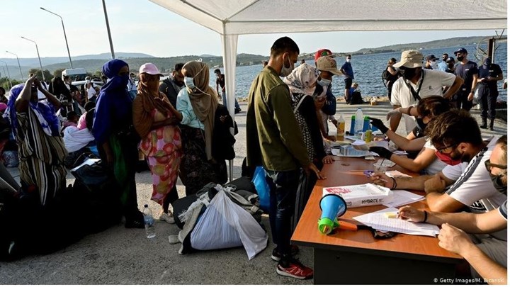 DW: Το Βερολίνο σχεδιάζει να υποδεχθεί 1.553 πρόσφυγες από τα ελληνικά νησιά