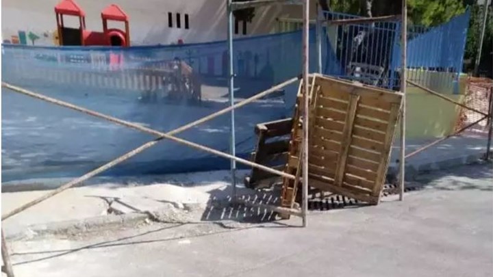 Αγία Παρασκευή: Δεν πήγαν σχολείο γιατί δεν ήταν έτοιμες οι αίθουσες – Τι απαντά στο enikos.gr ο δήμαρχος