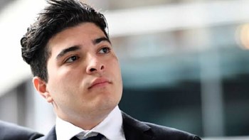 Ένας Ελληνοαυστραλός φοιτητής στο στόχαστρο του Πεκίνου – Είναι ακτιβιστής και επικριτής της Κίνας – ΒΙΝΤΕΟ