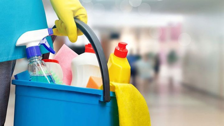 Θεσσαλονίκη: Καθαρίστρια παραιτήθηκε λόγω… χλωρίνης – ΒΙΝΤΕΟ