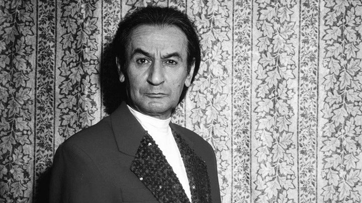 Σωτήρης Μουστάκας: Οι άγνωστες πτυχές της ζωής του – Η σύλληψη, το “όχι” στο Χόλιγουντ και η ταφή με την ελληνική σημαία