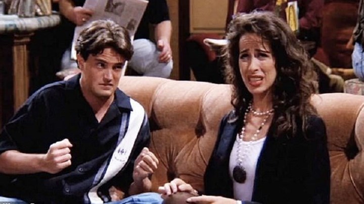 “Τα Φιλαράκια”: Γιατί η σύντροφος του Τσάντλερ έχει τόσο εκνευριστική φωνή – ΒΙΝΤΕΟ