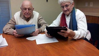 Κορονοϊός: Ηλικιωμένοι έγιναν “χάκερ” λόγω… καραντίνας