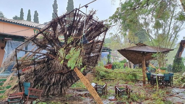 “Ιανός” – Κεφαλονιά: Εικόνες καταστροφής στον Καραβόμυλο και την Αγία Ευφημία της Σάμης – ΦΩΤΟ