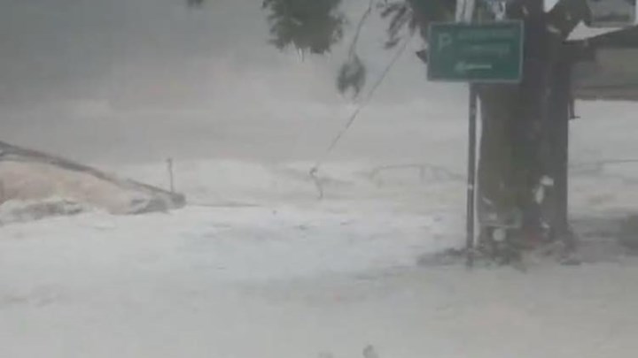 “Ιανός” – Ιθάκη: Γέμισε αφρούς η παραλία “Φρίκες” – Τι είναι το φαινόμενο “καπουτσίνο” – ΦΩΤΟ