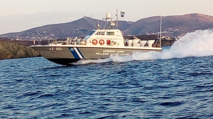 SOS από σκάφος με δεκάδες μετανάστες ανοικτά του Κυπαρισσιακού Κόλπου – Ισχυροί άνεμοι στην περιοχή