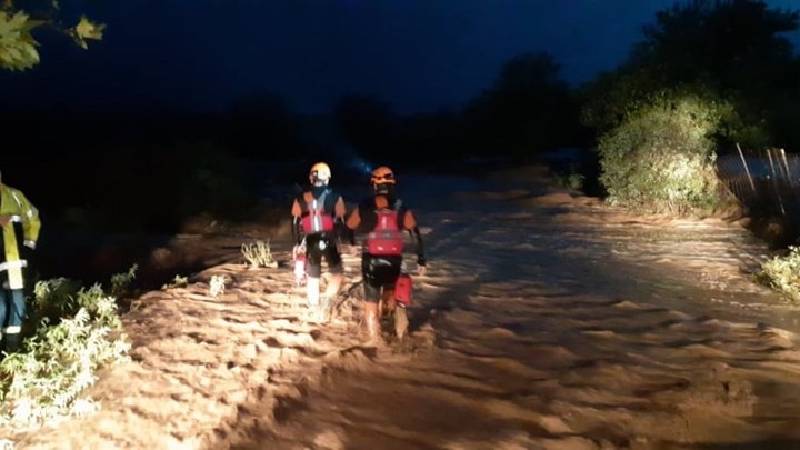 Κακοκαιρία “Ιανός”: Μετά από επιχείρηση 10 ωρών απεγκλωβίστηκαν τρεις αγνοούμενοι στον Αλμυρό