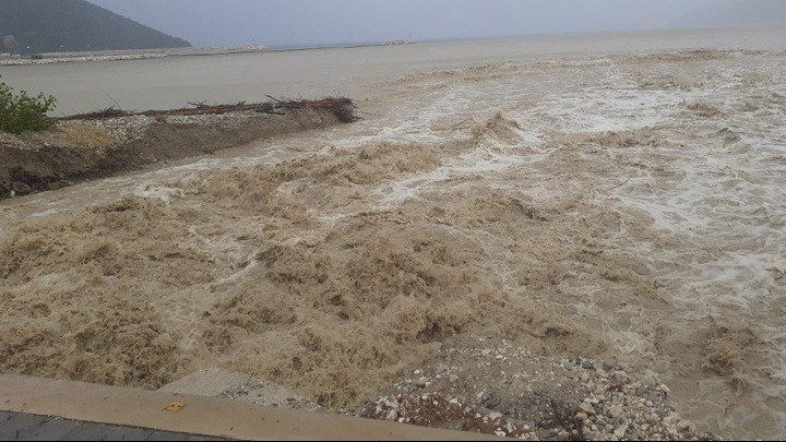 “Ιανός”: Δύο νεκροί από την κακοκαιρία – Μεγάλες ζημιές και προβλήματα – ΦΩΤΟ – ΒΙΝΤΕΟ