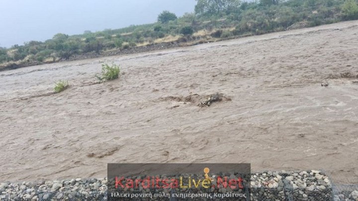 “Ιανός” – Σοφάδες Καρδίτσας: Επιχείρηση απεγκλωβισμού οικογένειας με τρίχρονο παιδί – ΒΙΝΤΕΟ