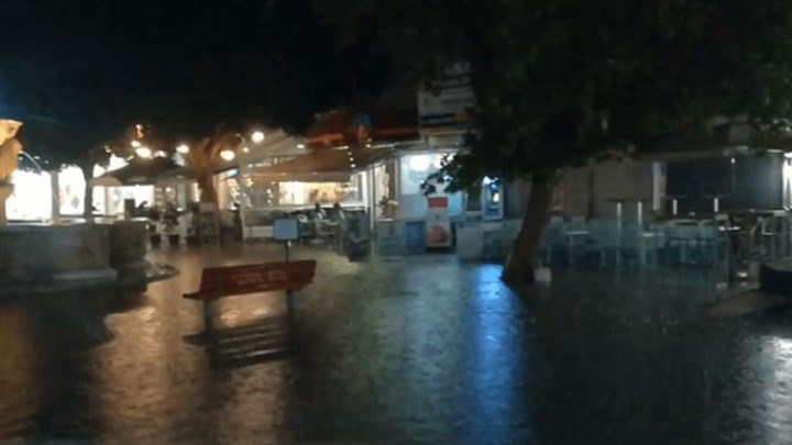 Κακοκαιρία “Ιανός”: Δύσκολη νύχτα στην Κρήτη από τον κυκλώνα – Πλημμύρισαν τα Λιοντάρια – ΒΙΝΤΕΟ