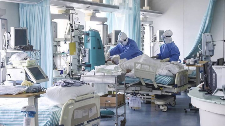 Κορονοϊός: Τα βουβά κρούσματα και οι φόβοι για “τσουνάμι” τον χειμώνα – Σε συναγερμό τα νοσοκομεία