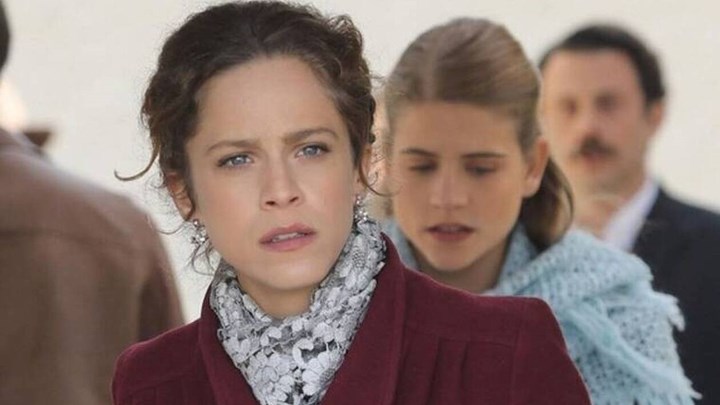 Άγριες Μέλισσες: “Γελάμε με τα σενάρια επιστημονικής φαντασίας” – Τι αποκαλύπτει η Έλλη Τρίγγου