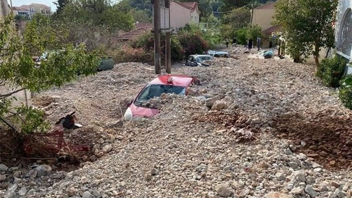 “Ιανός”: Εικόνες “Αποκάλυψης” από τον φονικό κυκλώνα – 20 συγκλονιστικές φωτογραφίες