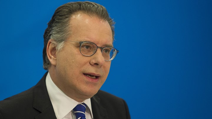 Κουμουτσάκος: Λήξαν το θέμα της Θείας Κοινωνίας