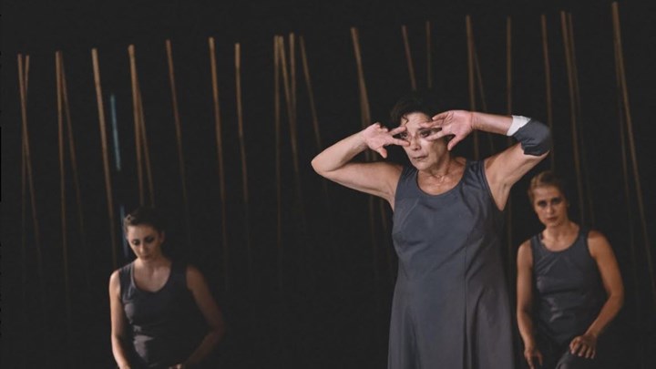 «Τρωάδες» – Μια παράσταση-πρόταση που «απογειώθηκε» στη μάχη με τον covid-19