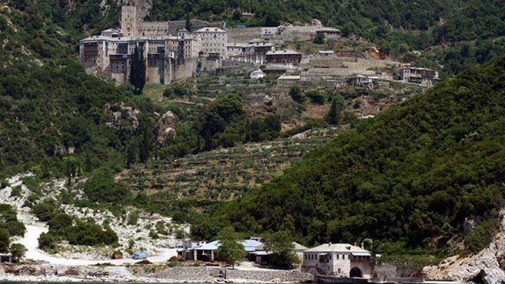 Κορονοϊός: Διασωληνώθηκε μοναχός από το Άγιο Όρος – Το ενδιαφέρον του Σωτήρη Τσιόδρα
