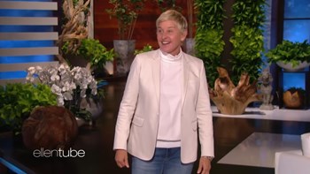 Έλεν ΝτεΤζένερις: Πρεμιέρα με “συγγνώμη” – Σήμερα ξεκινάμε ένα νέο κεφάλαιο, είπε η παρουσιάστρια