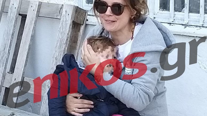 Οξυά Καρδίτσας: Συγκλονίζει η έγκυος με το παιδί της στην αγκαλιά – ΦΩΤΟ