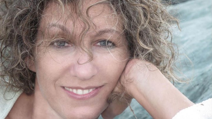 Η Παπαθανασίου ετοιμάζει τα «39 σκαλοπάτια» στο θέατρο «Eliart»