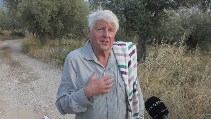 Επέστρεψε στο Πήλιο ο Στάνλεϊ Τζόνσον – Ο “επισκέπτης” στην πισίνα του – ΦΩΤΟ