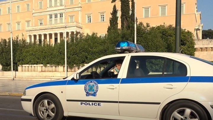 Αττική: Αυτό είναι το ηχητικό μήνυμα που ακούγεται από τα περιπολικά στις πλατείες
