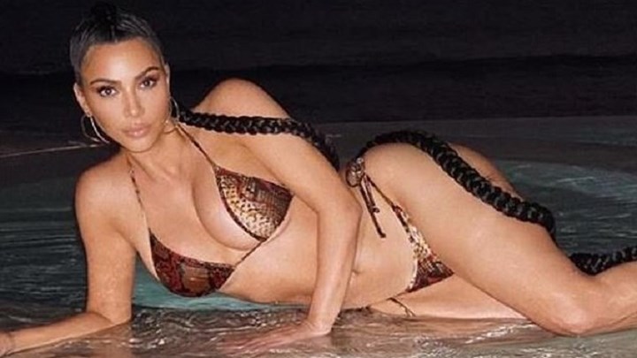 Κιμ Καρντάσιαν: Βραδινές βουτιές με “καυτό” μπικίνι – ΦΩΤΟ
