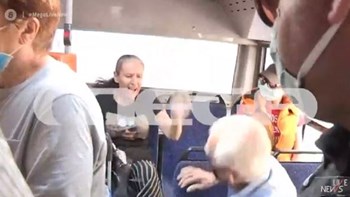 Νέο επεισόδιο για τη μάσκα σε λεωφορείο – Ηλικιωμένος και γυναίκα πιάστηκαν στα χέρια – ΒΙΝΤΕΟ