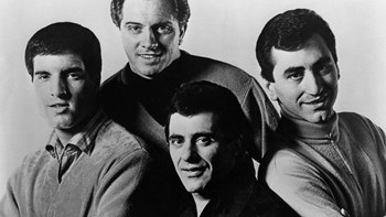 Θλίψη στoν κόσμο της μουσικής: Πέθανε από κορονοϊό ιδρυτικό μέλος των Four Seasons – ΦΩΤΟ