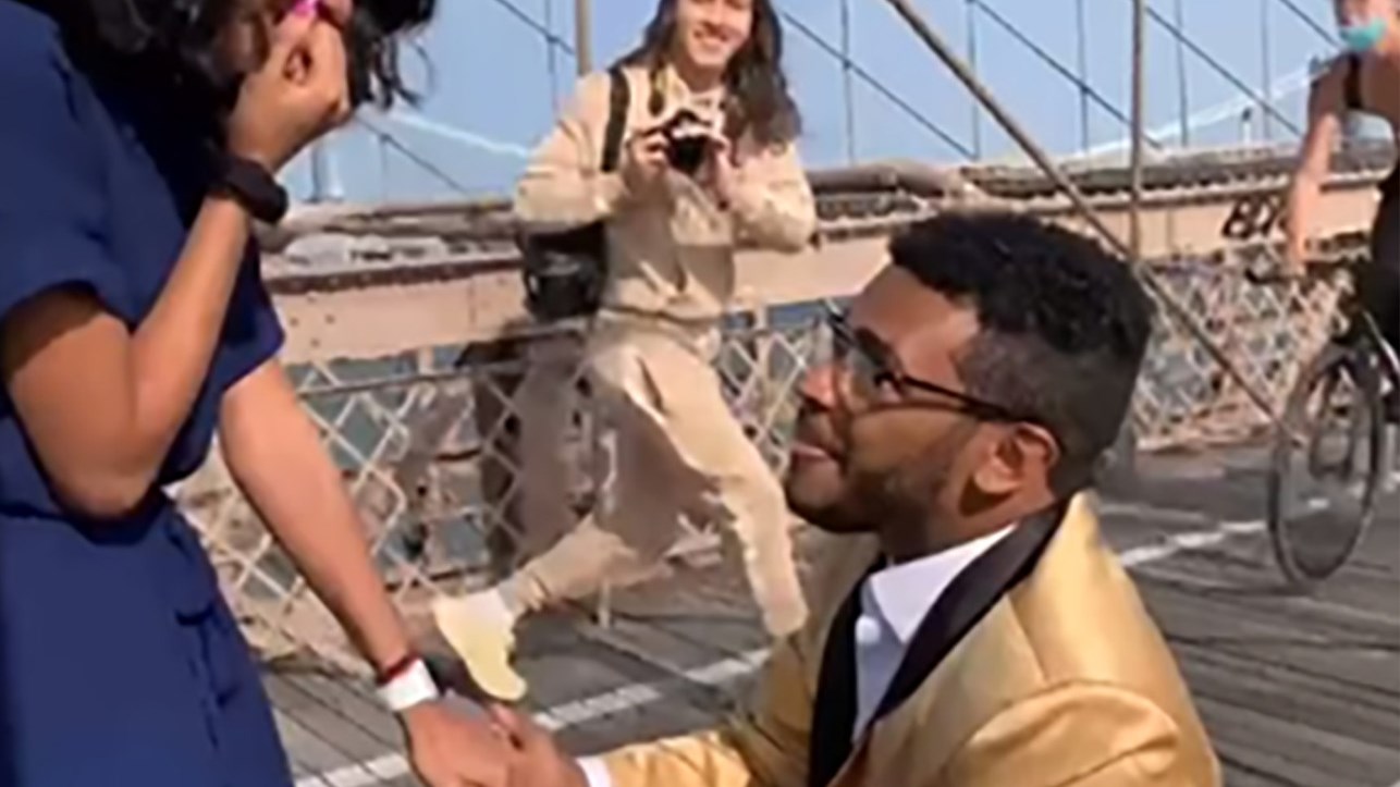 Η πρόταση γάμου που έγινε viral για τους λάθος λόγους – Δείτε γιατί – ΒΙΝΤΕΟ