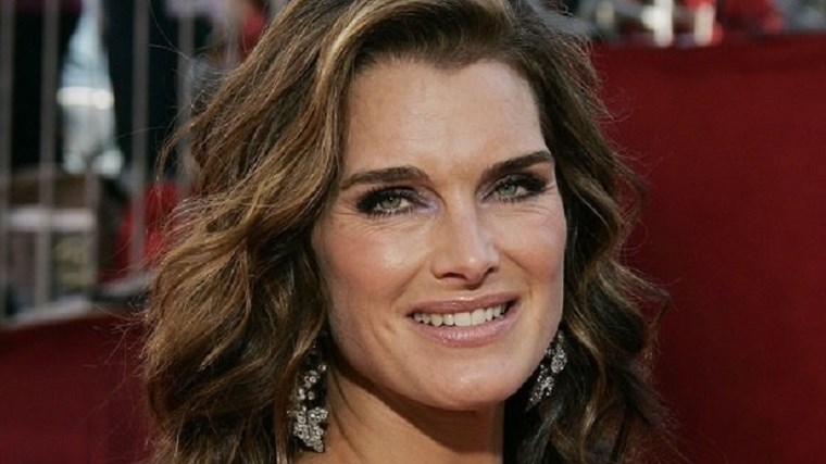 Μπρουκ Σιλντς: Ποζάρει με μαγιό στα 55 της χρόνια και εντυπωσιάζει – ΦΩΤΟ