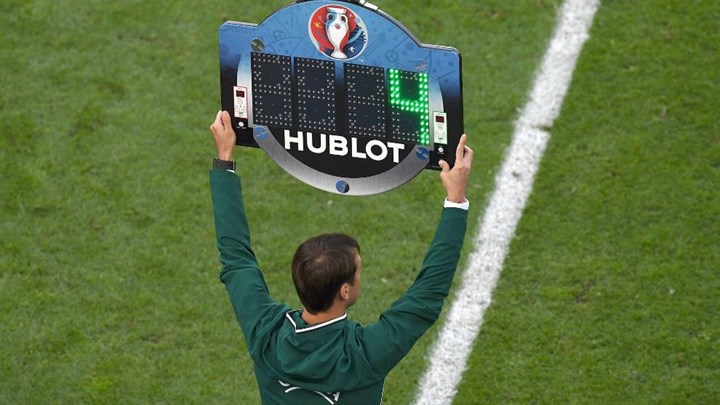 UEFA: Καθιερώνονται οι πέντε αλλαγές σε Champions League και Europa League