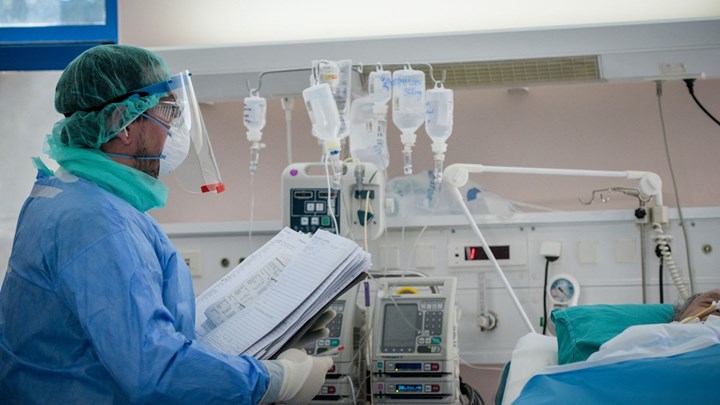 Κορονοϊός: Μάχη με τον χρόνο για περισσότερες κλίνες στις Εντατικές – Το σχέδιο δράσης για την ενίσχυσή τους