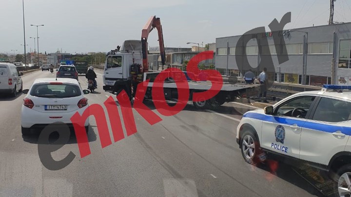 Τροχαίο στον Κηφισό: Φορτηγό συγκρούστηκε με ΙΧ – ΦΩΤΟ αναγνώστη