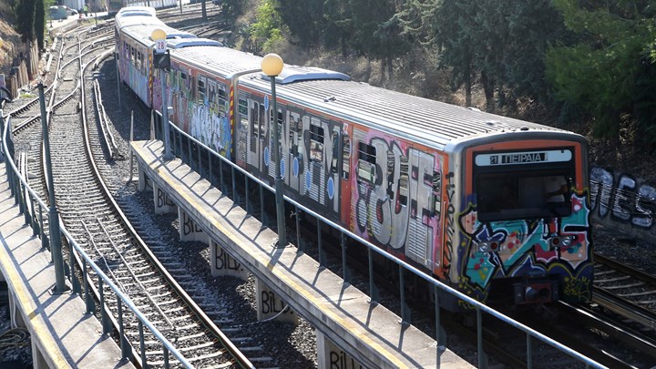 Κορονοϊός: Επεισόδιο για τη μάσκα σε βαγόνι του ΗΣΑΠ – Τον χτύπησε και τον έφτυσε στο πρόσωπο