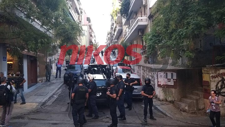 Καρέ – καρέ η εκκένωση της κατάληψης στο Παγκράτι – Τι βρήκε στο κτίριο η ΕΛ.ΑΣ. – ΦΩΤΟ