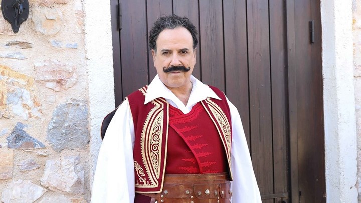 Καφέ της Χαράς: Ένας γάμος, μια εγκυμοσύνη και ένας κρυφός έρωτας φέρνουν τα πάνω κάτω