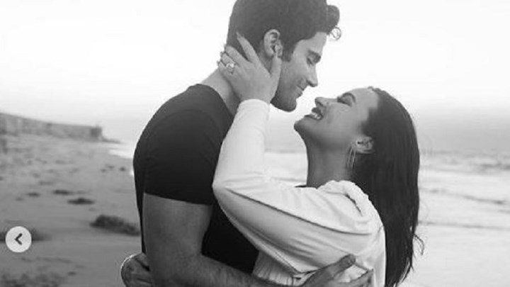 Διάσημη popstar διέλυσε τον αρραβώνα της – Τα… ύποπτα μηνύματα στη Σελένα Γκόμεζ