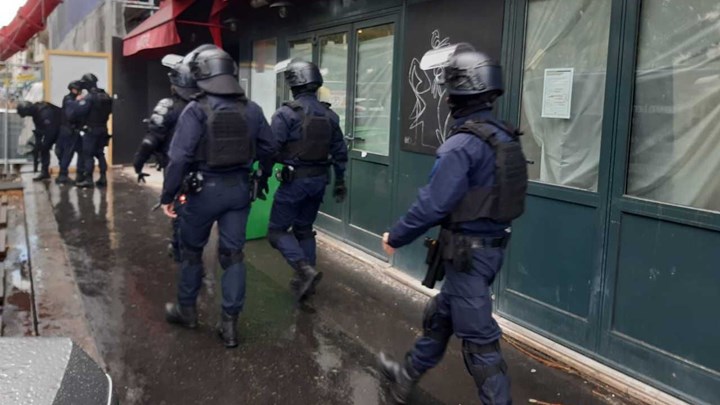 Επίθεση στο Παρίσι: Συνελήφθη ύποπτος με αίμα στα ρούχα του – ΤΩΡΑ