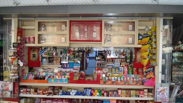 “Βράζουν” οι ιδιοκτήτες περιπτέρων για το “λουκέτο” από τα μεσάνυχτα – Τι είπε στο enikos.gr o πρόεδρος της Ομοσπονδίας