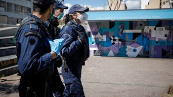 Αυστηρό μήνυμα Οικονόμου στους αρνητές της μάσκας – Τι είπε για την τήρηση των μέτρων στις πλατείες