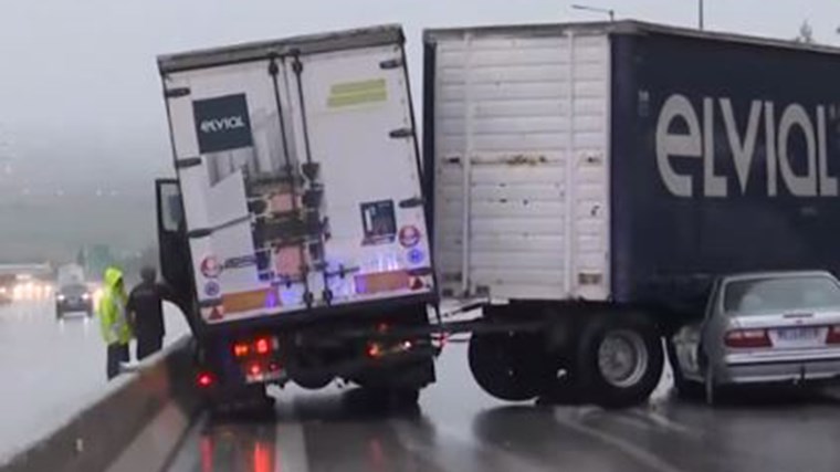 Καραμπόλα στο Δερβένι: Σταμάτησε να βοηθήσει σε τροχαίο και σκοτώθηκε – Έχασε τη μάχη ο 55χρονος