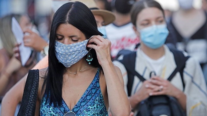 Κορονοϊός: Σε ποιες περιοχές είναι υποχρεωτική η χρήση μάσκας και σε εξωτερικούς χώρους – Δείτε τα ΦΕΚ